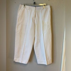Good Condition White Capri Pants Size 12